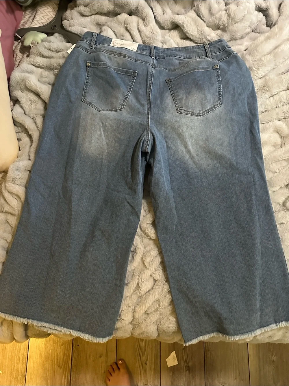 Embroidered Light Blue Cropped Wide-Leg Jeans for Women